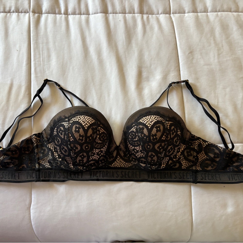 NWT Victoria’s Secret Black Lace Bra – 34C – Elegant Floral Design